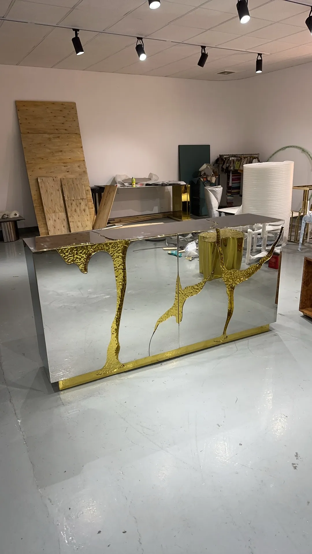 Mirror-Finish Bespoke Sideboard with Artisan Gold Detailing-6