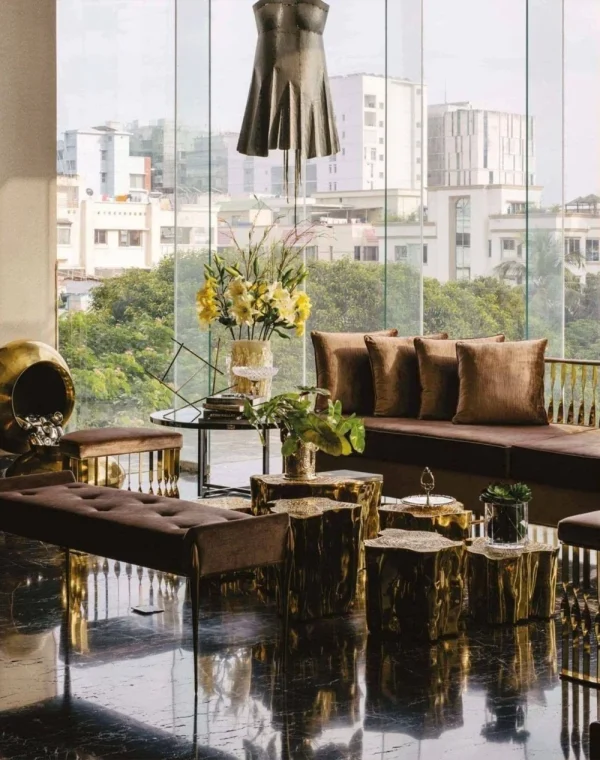 Estética Sofá de lujo a medida con elegante base metálica-4