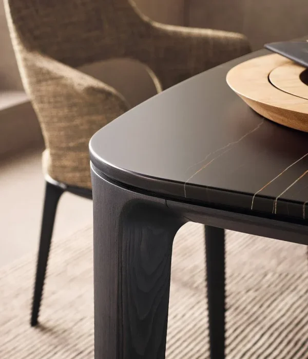 定制实木餐桌，极简主义美学设计