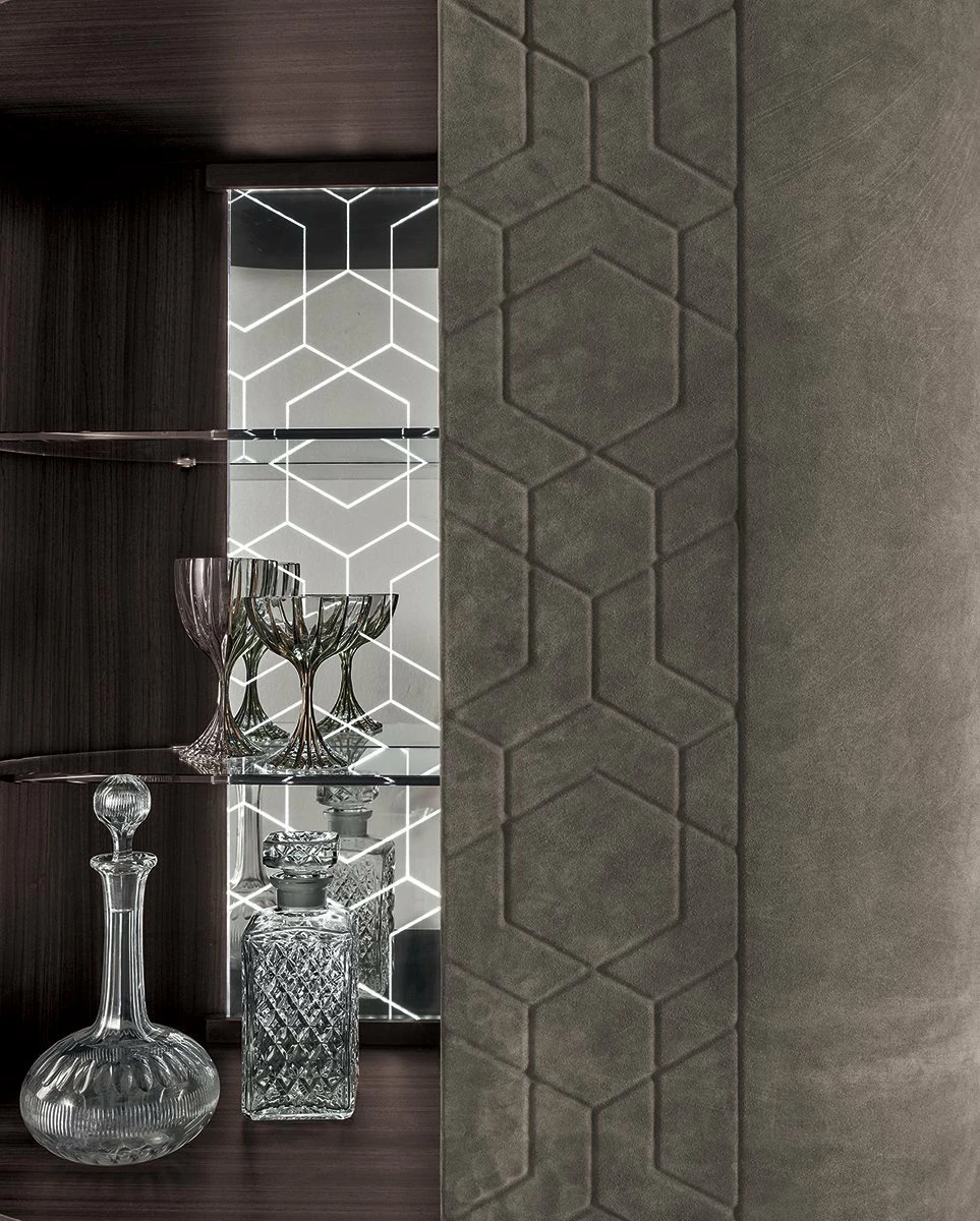 Italian Light Luxury Retro Custom Metal Wine Cabinet QMY-WC011 - Custom Wine Storage Cabinets Wholesale Supply and 1-MOQ Order - Image 4
